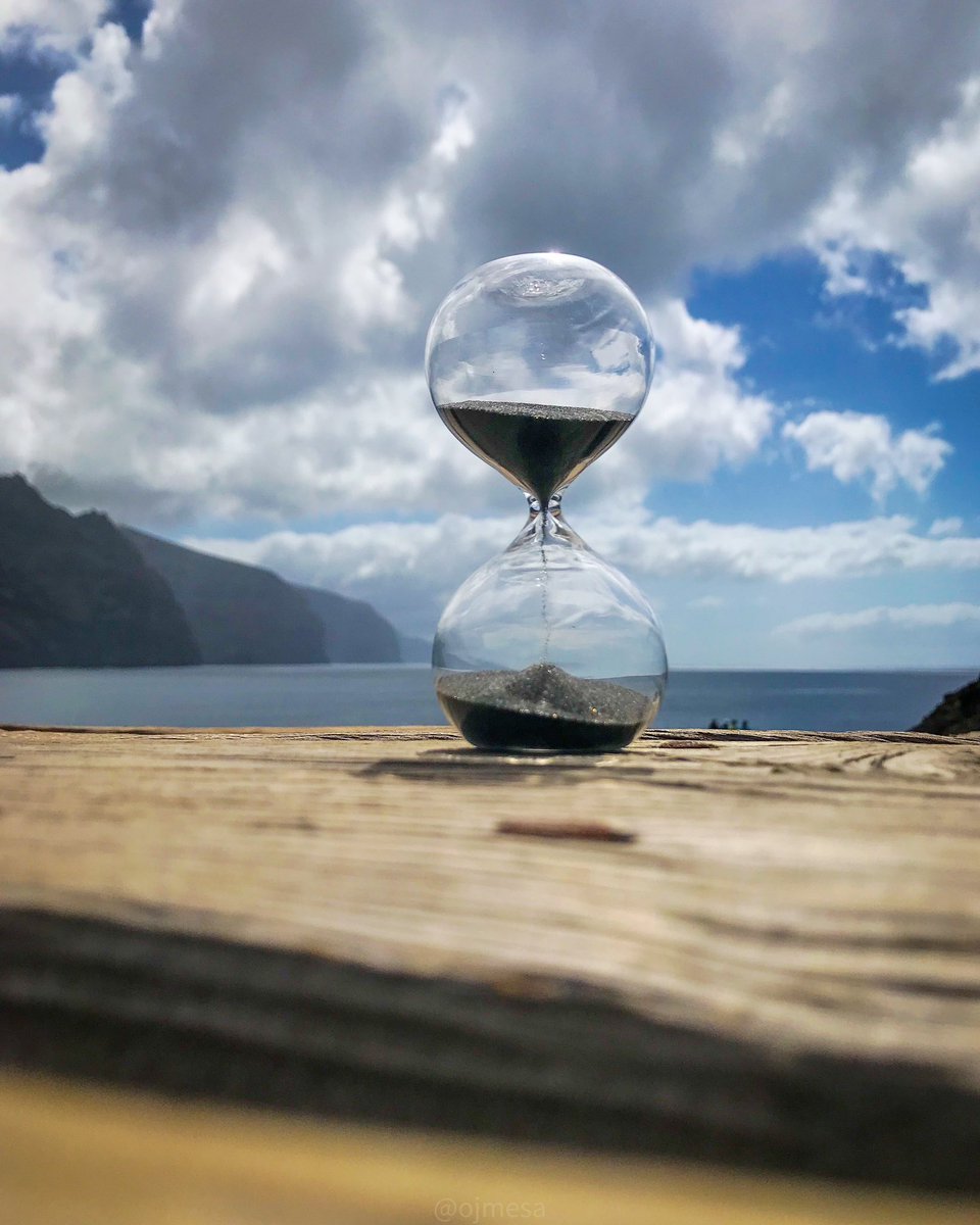 El tiempo se detuvo y me devuelve a aquellos años en los que no había preocupaciones ni prisas. Vivimos muy rápido y no nos damos cuenta de ello. Por eso, estar en lugares como la Punta de Teno, con los Acantilados de los Gigantes al fondo, es un regalo