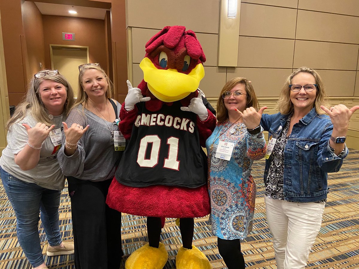 Librarians❤️Cocky #mascot #SCASL23 <a href="/VOCALCCSD/">Voices of CCSD’s Amazing Librarians</a> <a href="/SCASLNet/">SCASL</a> <a href="/UofSC_iSchool/">USC iSchool</a>