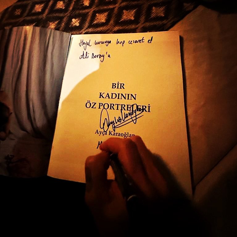 insersiyo's tweet photo. “Bir Kadının Öz Portreleri”. @ayckaraoglan . Ön sözünde de  belirtildiği gibi bir kadının kendini ve aidiyetini sorguladığı bir çalışma. Bana hemen Gustav Vigeland’ın insanın hayat hikayesini anlattığı eserlerinin sergilendiği “The Vigeland Park” ı anımsattı. https://t.co/fj2UDs3TBf