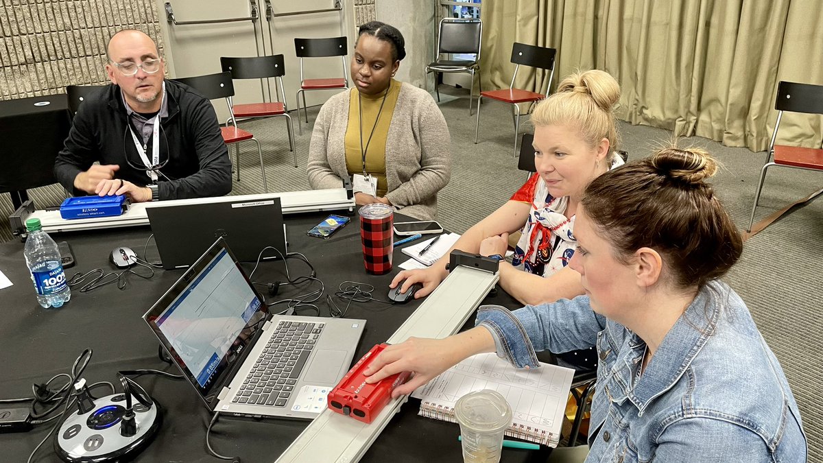 kilroi22's tweet photo. Jonathan ended the @pascoscientific workshops @NSTA with the engaging and popular Match Graph activity and Smart Carts. One of the best ways to effectively gamify kinematics that can be a challenging topics. https://t.co/ajtOaph6RR https://t.co/ckKndJxQUP