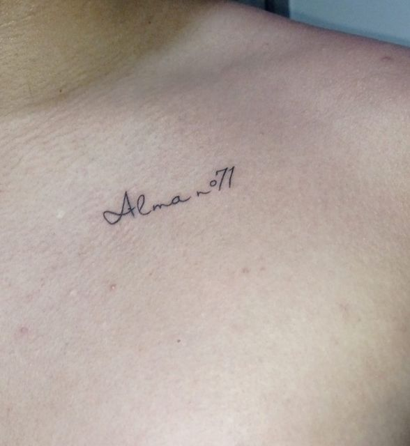 CarlosBorrero1's tweet photo. Despues de 5 años con la idea de tatuarme el "Alma n°71", del poemario de @CesarBrandonCFO, le mande un mensaje por ig contándole lo que ha significado para mi todo esto y recibí respuesta de su parte :').

Dejo foto del tatuaje (de nuevo) y de su respuesta. https://t.co/Vrm2nLVg5p