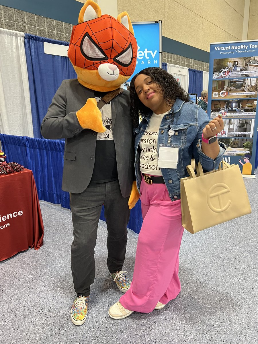 Co_Peterson1's tweet photo. I enjoyed the @SCASLNet conference this week. Lots of great takeaways and author visits! Meeting and talking to @kellyiswrite and @bbalston was definitely a highlight!! Thanks @Killian_STEAM for the opportunity. #SCASL #librarian https://t.co/HBZNSNkYWF
