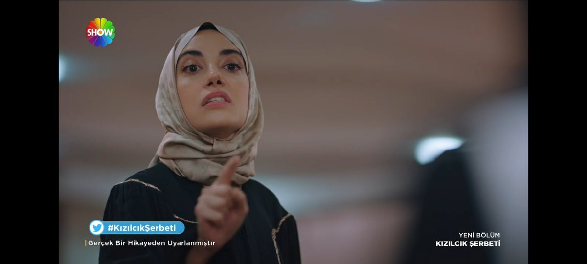 DiziciBagyan's tweet photo. Ceren Yalazoğlu televizyon tarihinde unutulmayacak bir sahneye imza atıyor. Nursema ne güzel haykırdın yüzlerine... #KızılcıkŞerbeti https://t.co/QVqi6vjmxS