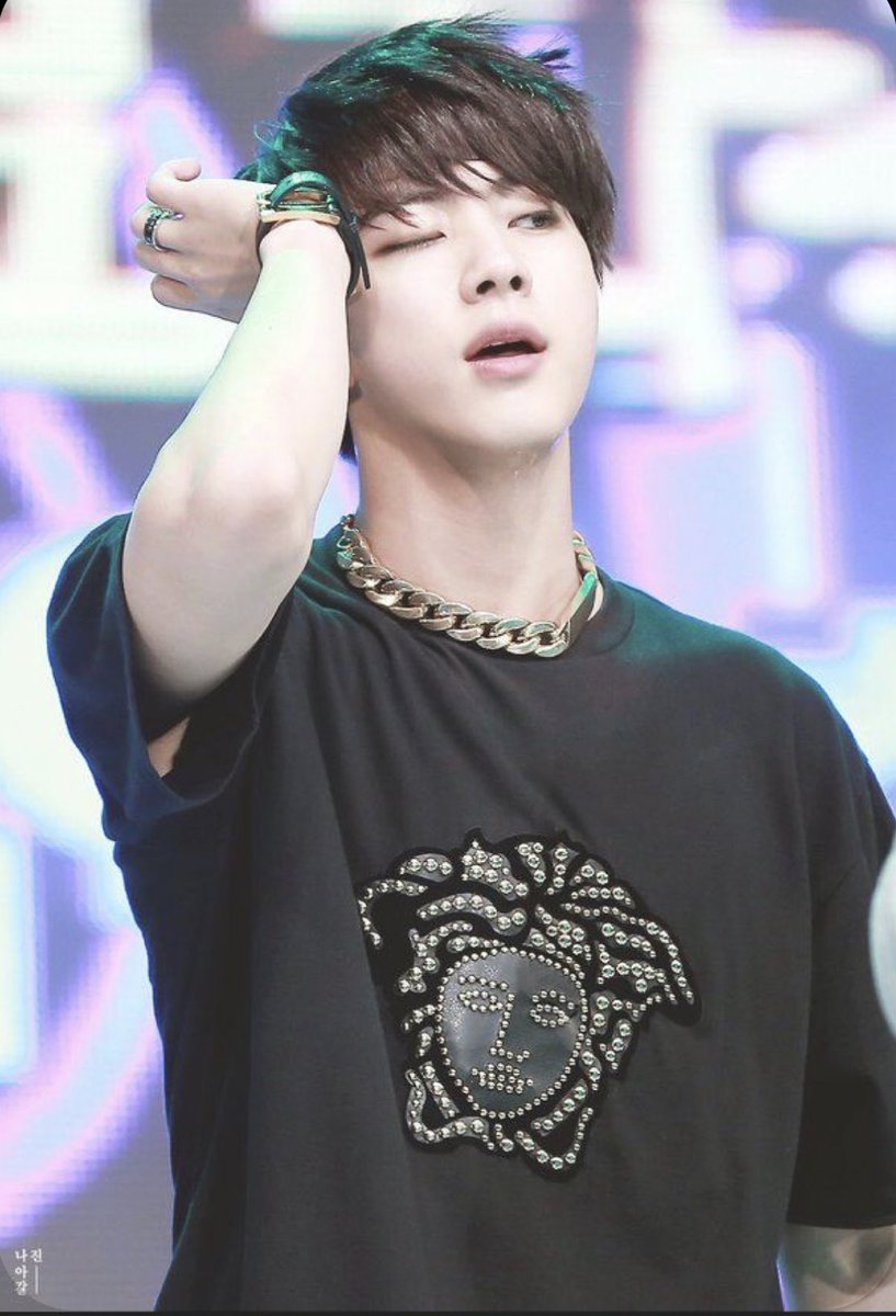 AwakeLovemyself's tweet photo. ちょっとイカついアクセの頃も好き💜

#素敵なジンくん集め隊
#BTSJIN
#D445
#WeLoveYouJin https://t.co/2H40g4szhY