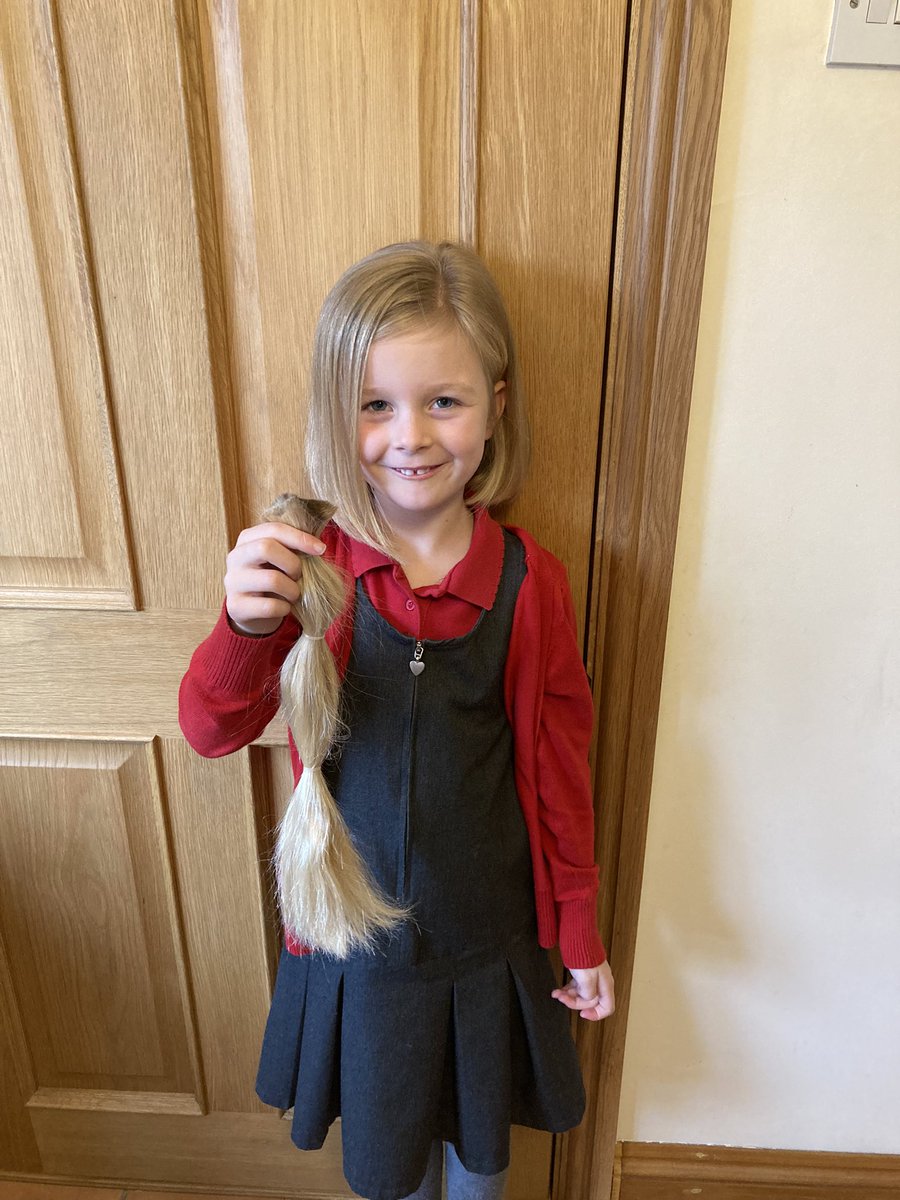 So Efa had a little trim today! All 14 inches of her offcuts will be in the post to <a href="/LPTrustUK/">Little Princess Trust</a> tomorrow 💇🏼‍♀️
#letitgrow
#bigcut
#littleptincesstrust