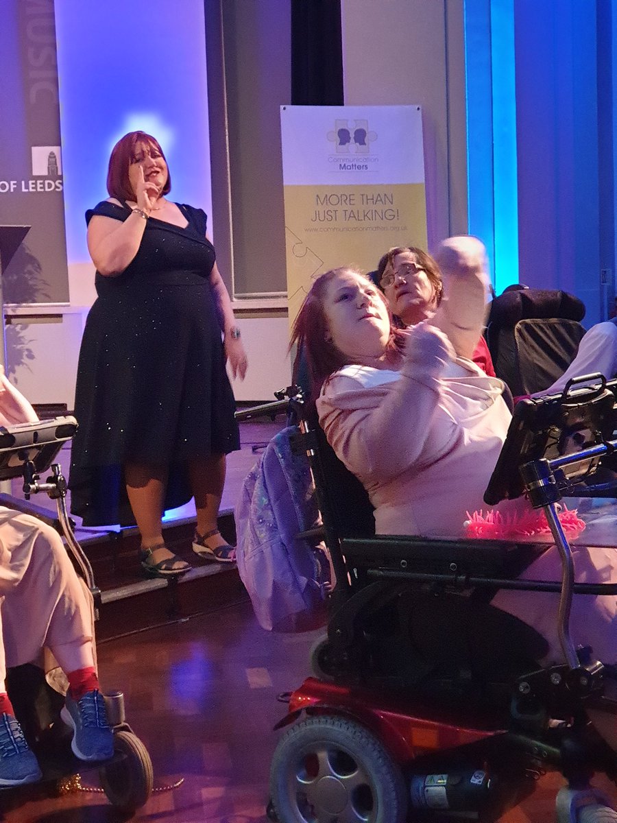 #AACawards2023 
Great to see Sign Outloud back live at this year's awards.