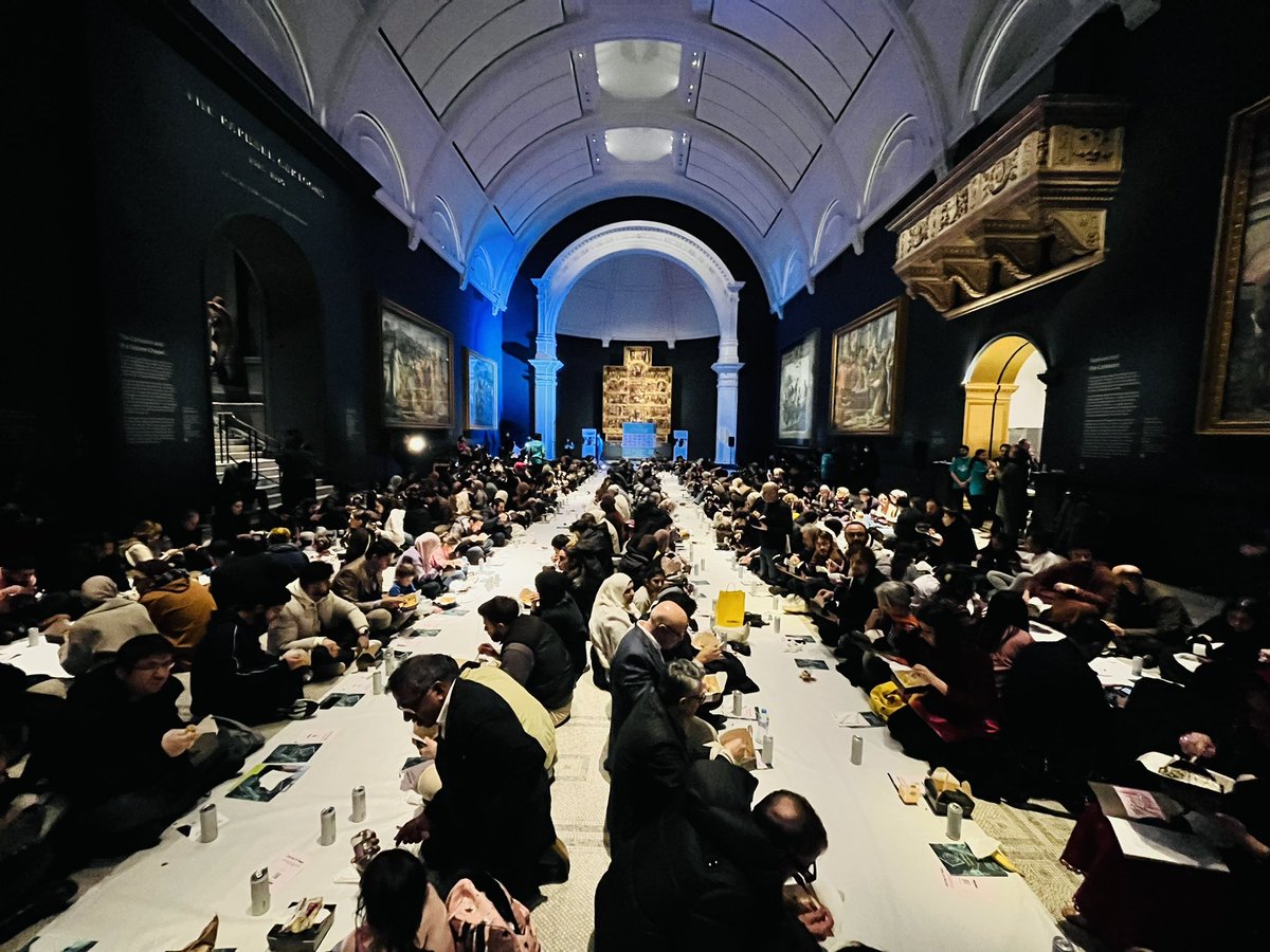 Breathtaking evening at the world famous <a href="/V_and_A/">V&A</a> for the first <a href="/OpenIftar/">Open Iftar</a> in London this #Ramadan2023 with <a href="/COSARAF/">COSARAF</a>. 500+ people from all walks of life sharing food, sitting side by side in The Raphael Court surrounded by Renaissance cartoons from over 400 hundred years! Iconic!