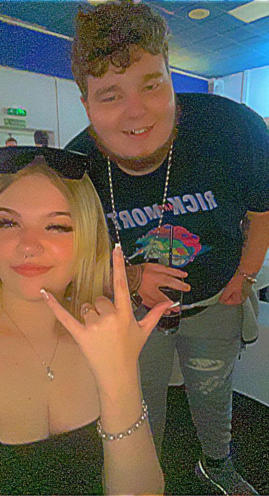 TheVocalSausage's tweet image. Well sausages I can say I feel officially old! 

My nephew turned 21 this year and my niece is celebrating her 16th birthday! I have watched them both grow into amazing adults! #ProudUncle #WhereHasTimeGone #MyAngels