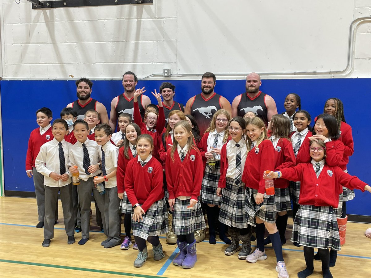 calstampeders's tweet photo. Shooting some hoops and signing autographs at Clear Water Academy 🏀✍️ https://t.co/frlNvnKDAV