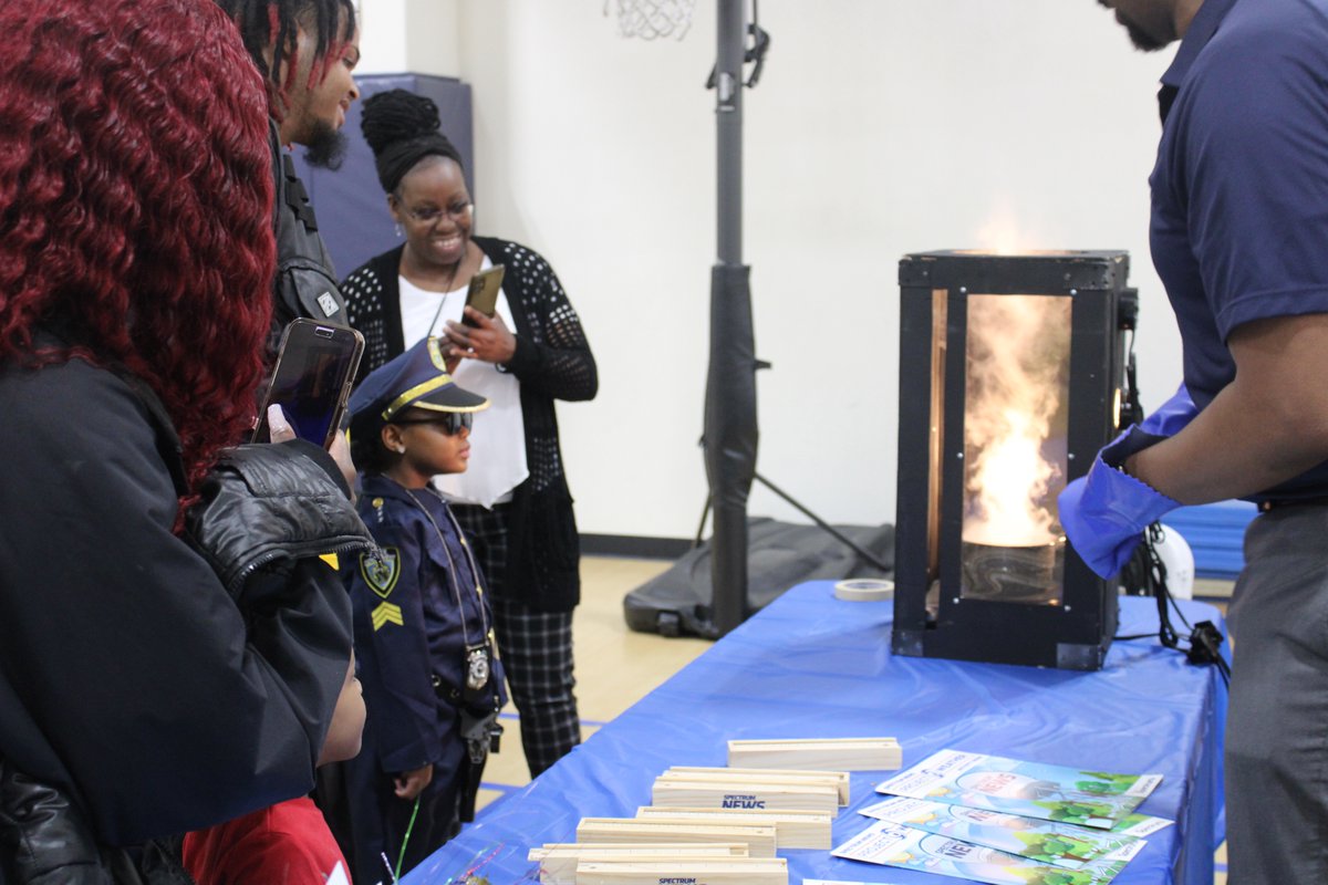VanceCoSchools's tweet photo. Yesterday the @LBYBullDogs participated in their annual Career Day and Expo! Thank you to the business volunteers that shared with students about their careers. To learn more about L.B. Yancey's Career Fair and Expo visit https://t.co/XzLwXfAsBm https://t.co/RUuBVkTloL