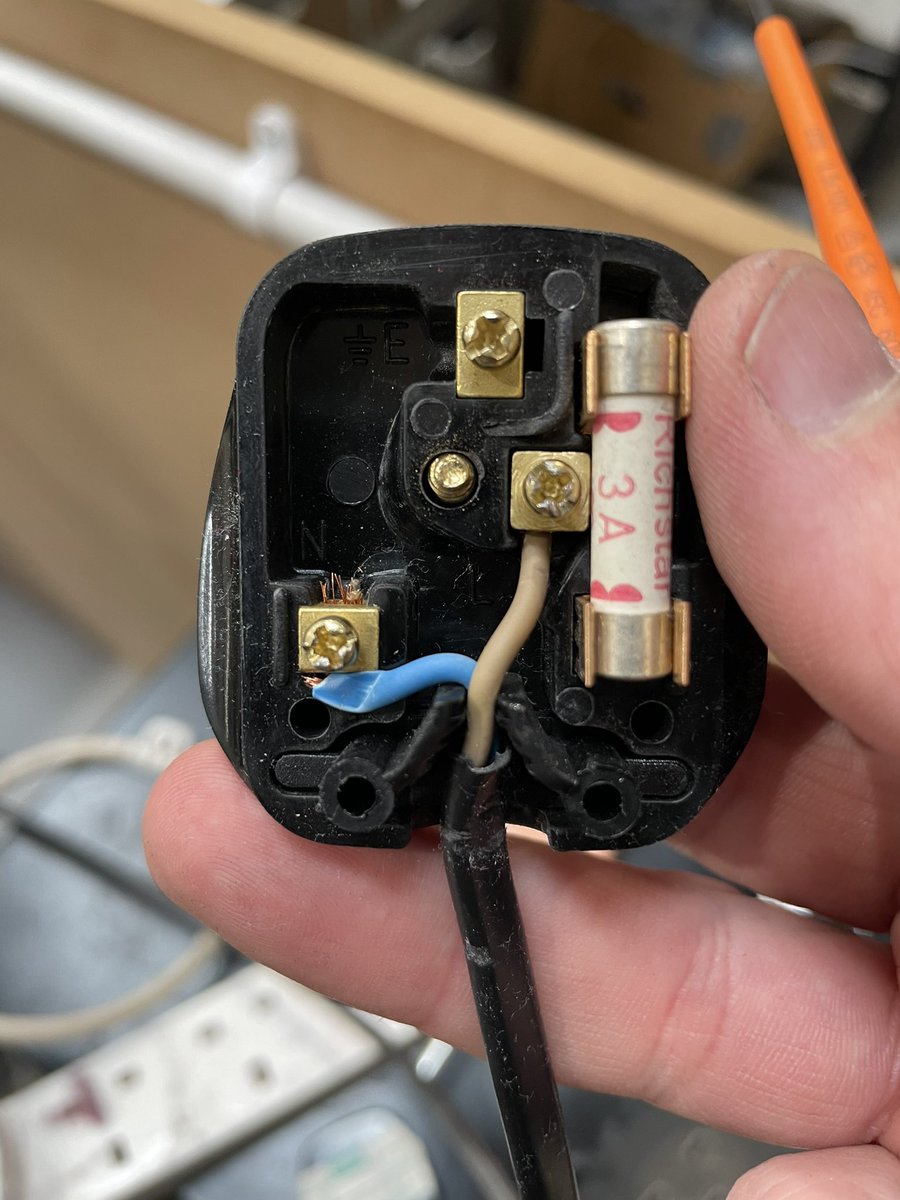 CardiffPATLtd's tweet image. It’s time for #FailOfTheWeek and this week we had a few at a new-to-us clients premises

184 Items tested
❌12 Fails
⚡️6 High risk of electric shock
🔥 5 High risk of a fire

All failed items had been passed by previous PAT supplier and were in use on the day