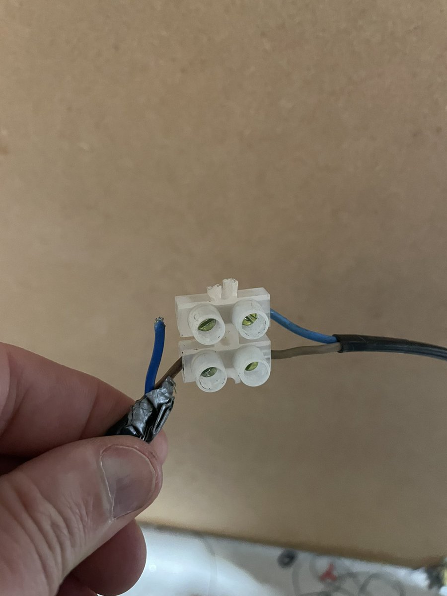 CardiffPATLtd's tweet image. It’s time for #FailOfTheWeek and this week we had a few at a new-to-us clients premises

184 Items tested
❌12 Fails
⚡️6 High risk of electric shock
🔥 5 High risk of a fire

All failed items had been passed by previous PAT supplier and were in use on the day