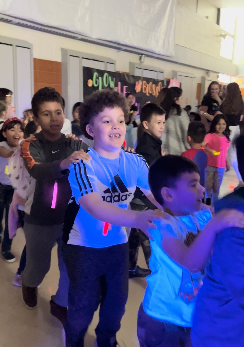 MrsBraaschOB's tweet photo. School wide SEL goal celebration 🎉🌟 We had a blast all being together! #wdsd7 https://t.co/Z7koa1bwNK