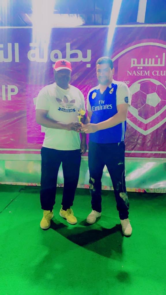 بطولة النسيم السداسية:
افضل لاعب في مباراة الامواج و اولمبي مرسيليا.. لاعب الامواج::عبدالفتاح 
سلمها شبح الشرق. مصلح القرني