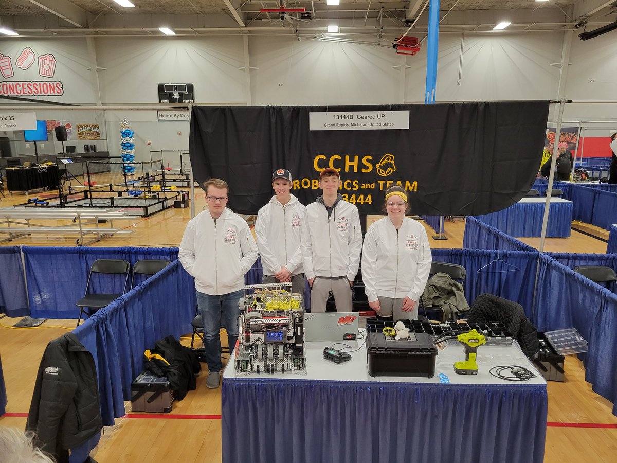 Here is the team in the pits.