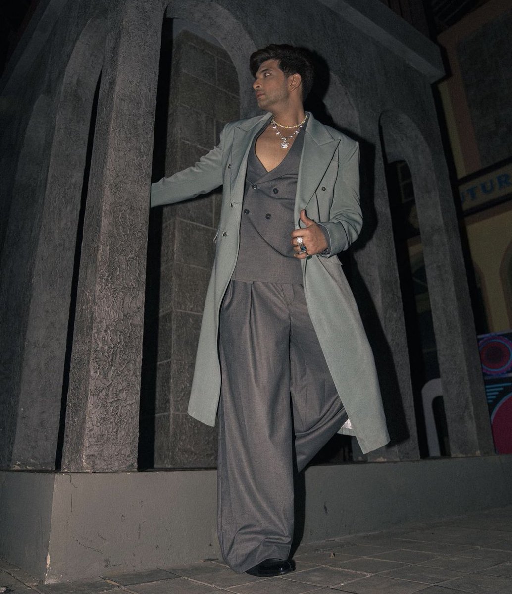 GMediaGroupCa's tweet image. #KaranKundrra at the Humgama Style Icon Awards 2023 

#TVActor #handsome #looks #teja #awards #style #GMediaGroup