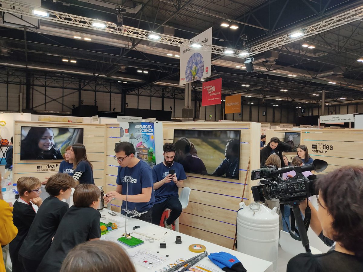 Great day at IFEMA explaining what's light and can we do with it!! ⚡🤓

<a href="/IMDEA_Nano/">IMDEA Nanociencia 🔬</a> 
<a href="/PhotoPhys_IMDEA/">PhotoPhys_IMDEA</a> 
<a href="/VictorVegaMayo/">Victor Vega</a>
<a href="/Nachofigueruelo/">Nacho Figueruelo</a>
<a href="/serrevm/">Sergio Revuelta</a> 
<a href="/LuciaMarPer/">Lucía Martín Pérez</a>