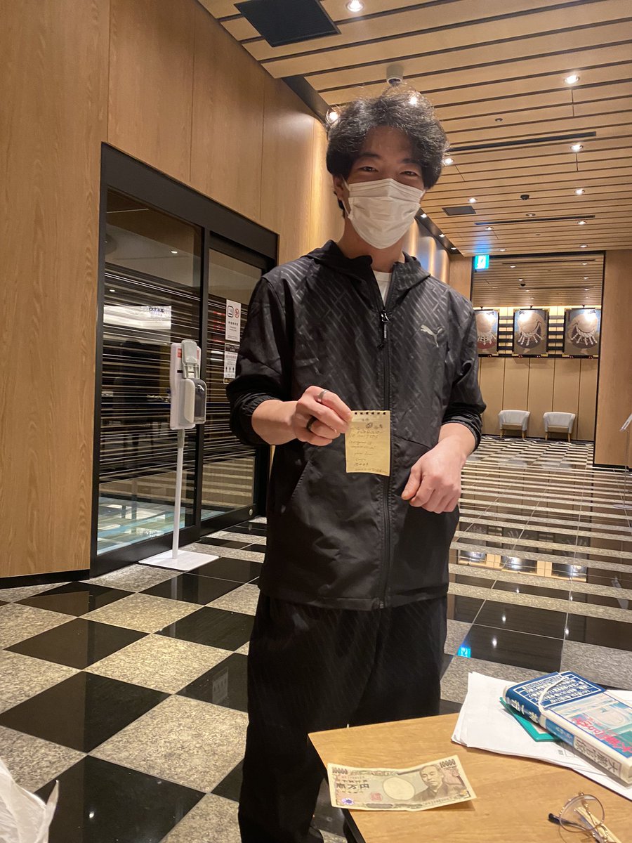 西浦さんから一万円寄付してくださった。
こんなに親身に聞いてくれたの初めてだし、手書きの原本まで興味に見てくれた。
ワクチン未接種者。
ほんとうに、関東と関西
人が違うんす。
さすが、関西ファミリー♪
立て直したら恩返しさしていただきやす。