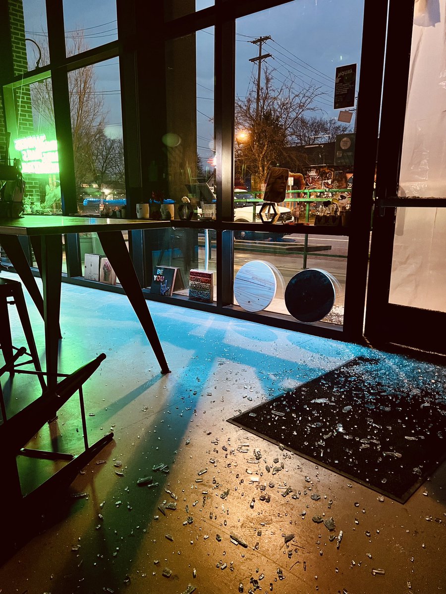 stevewsyx6's tweet photo. #CrimeAlert  “Boozy Bandit” caught on camera stealing expensive bourbon from a Franklinton Business early Wednesday morning @ColumbusPolice believe suspect fled the cocktail crime inside @makers_social on a bicycle.  Recognize the bourbon burglar?call @OhioCrime 614-461-TIPS https://t.co/Bb77Gqm9bR