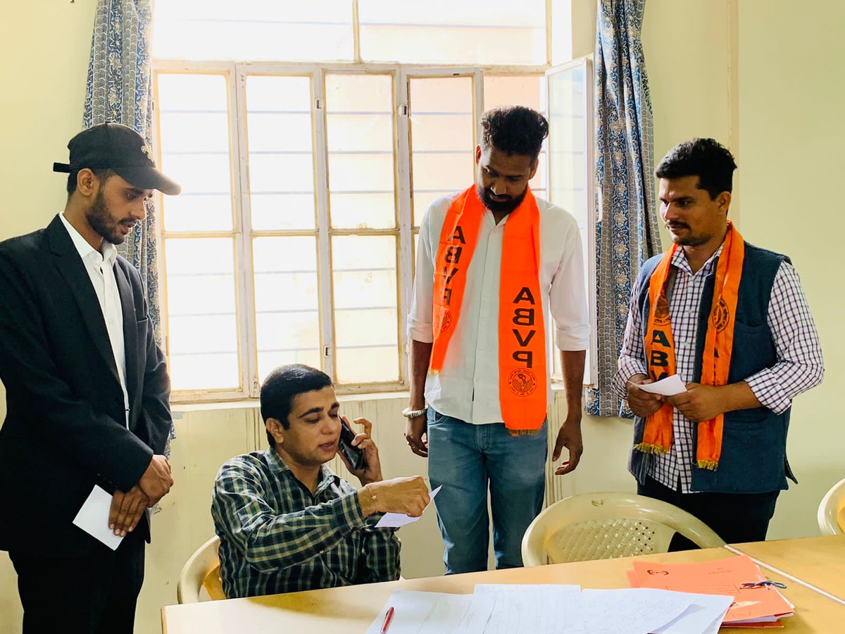 Rajendrakalas20's tweet photo. #20_рдорд╛рд░реНрдЪ рдХреЛ #GLCA рдореЗ @ABVPVoice #ABVP рдХреЗ рдХрд╛рд░реНрдпрдХрд░реНрддрд╛рдУ рдиреЗ #рднрд╛рд░рддреАрдп_рдирд╡рд╡рд░реНрд╖ #рд╡рд┐рдХреНрд░рдо_рд╕рдВрд╡рдд_2080 рдХреЗ рдордВрдЧрд▓рдХрд╛рдордирд╛ рдкрддреНрд░рдХ рдмрд╛рдВрдЯреЗред
рднрд╛рд░рддреАрдп рдирд╡рд╡рд░реНрд╖ рдХреЗ #рдорд╣рддреНрд╡ рдХреЗ рдмрд╛рд░реЗ рдореЗ рднреА рдмрддрд╛рдпрд╛ред
#Abvp_glc_ajmer тЬМя╕ПЁЯЪй https://t.co/xBhsElwe2a