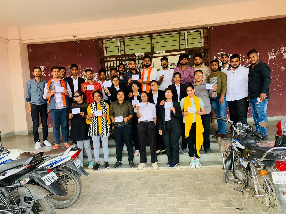 Rajendrakalas20's tweet photo. #20_рдорд╛рд░реНрдЪ рдХреЛ #GLCA рдореЗ @ABVPVoice #ABVP рдХреЗ рдХрд╛рд░реНрдпрдХрд░реНрддрд╛рдУ рдиреЗ #рднрд╛рд░рддреАрдп_рдирд╡рд╡рд░реНрд╖ #рд╡рд┐рдХреНрд░рдо_рд╕рдВрд╡рдд_2080 рдХреЗ рдордВрдЧрд▓рдХрд╛рдордирд╛ рдкрддреНрд░рдХ рдмрд╛рдВрдЯреЗред
рднрд╛рд░рддреАрдп рдирд╡рд╡рд░реНрд╖ рдХреЗ #рдорд╣рддреНрд╡ рдХреЗ рдмрд╛рд░реЗ рдореЗ рднреА рдмрддрд╛рдпрд╛ред
#Abvp_glc_ajmer тЬМя╕ПЁЯЪй https://t.co/xBhsElwe2a