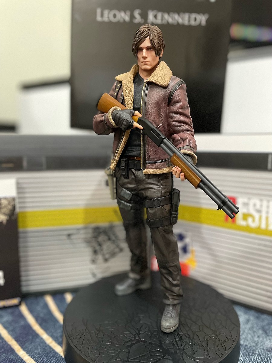 ShirrakoGaming's tweet photo. RESIDENT EVIL 4 Collector's Edition Has Arrived. https://t.co/yDk5T0q2R4
