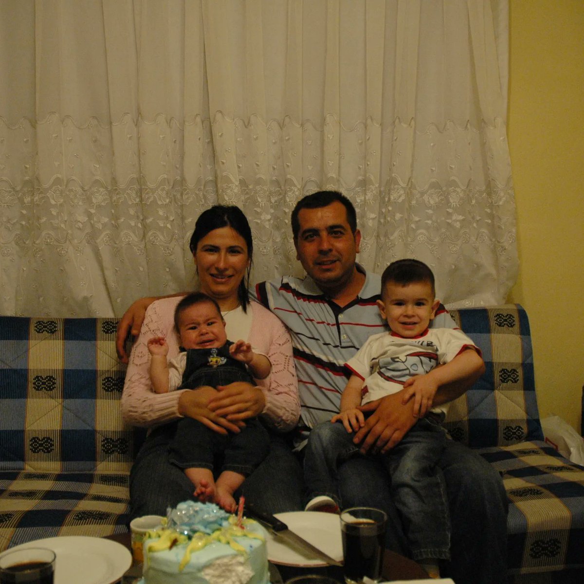 Tek fotoğrafımız aile olarak...
#İsmailGüneş
#25Mart2009
#MuhsinYazıcıoglu