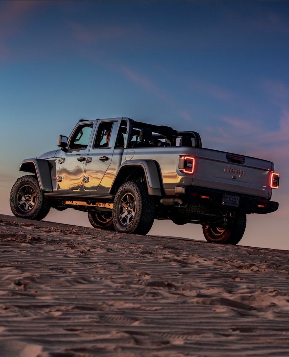 SureskyCDJR's tweet image. Power pose. 💪🏻

#JeepGladiator #SureskyCDJR #middletownny #goshenny
