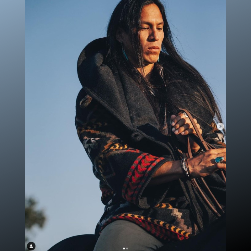 BeautyObjects's tweet photo. ObjectsOfbeauty Kingman Turquoise Pear Shaped Ring featured in Cowboys &amp; Indians Fall Fashion Shoot. Thanks f... @cowboysindiansmagazi #cowboysandindiansmagazine #yellowstonetv #ooblove #objectsofbeauty #shopoob #kingmanturquoisering #kingmanturquoise@ #horse #nativeamericanhorse https://t.co/lBKVfgFaNq