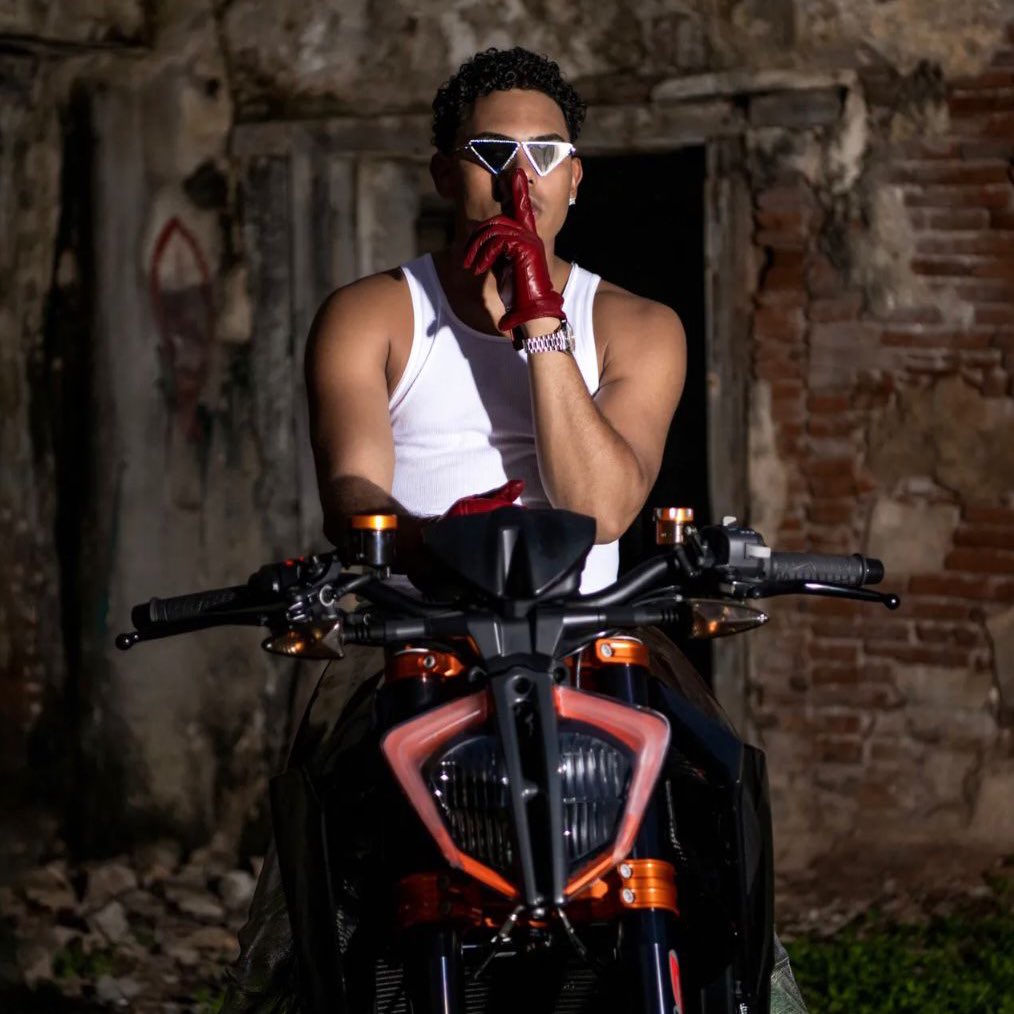 ELHOMBREW's tweet photo. 🚨 Myke Towers 🗣️: “Estoy viendo la opinión de los fanáticos, a algunos les gusta y otros quieren escuchar otro flow, pero pronto les complazco” https://t.co/k29bS4UgrC