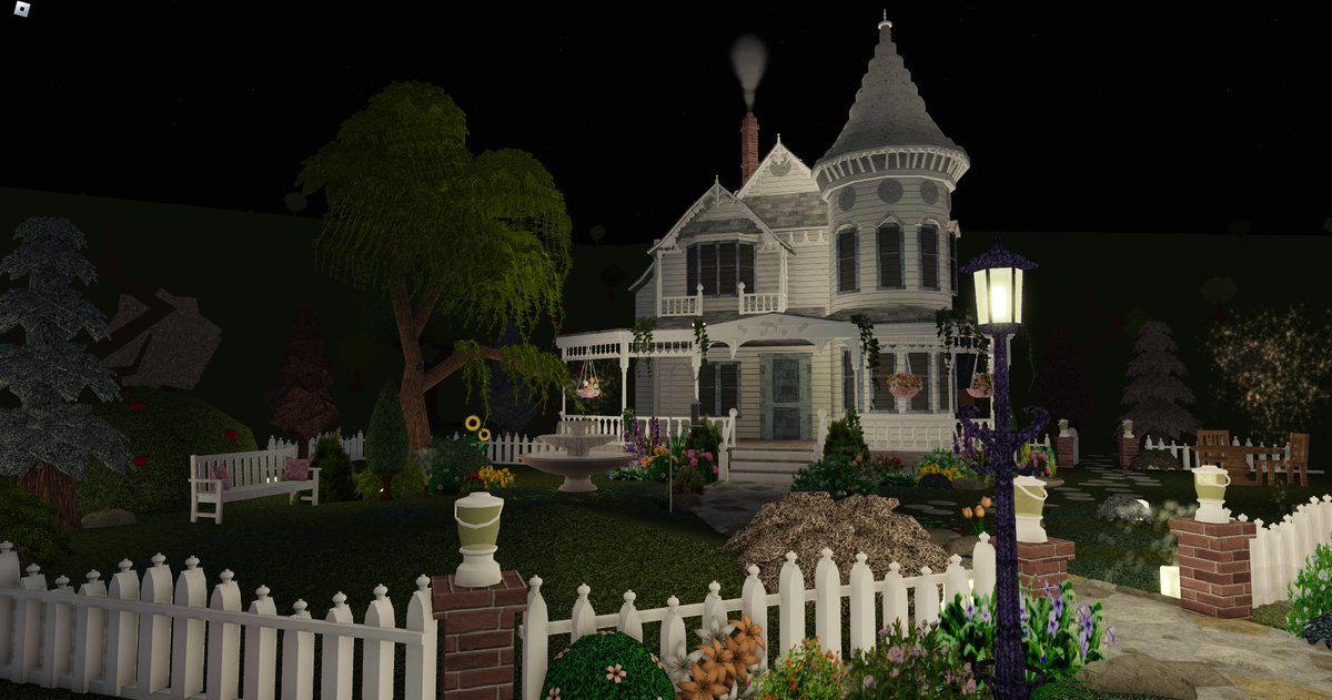 Working on Victorian mansion by 7IOUS, it's so pretty : r/Bloxburg