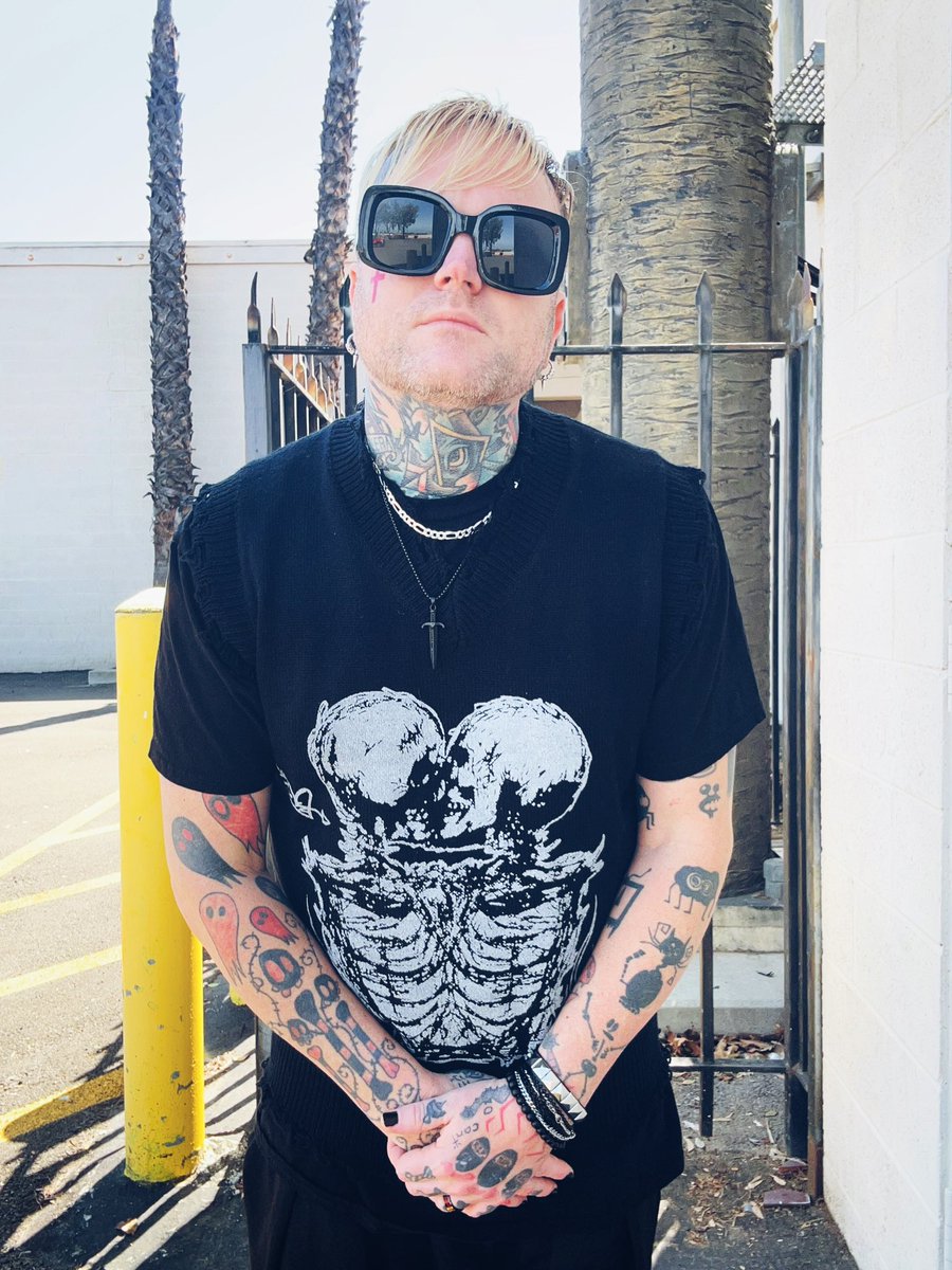 DerekMorris777's tweet photo. New song coming 4-20-23
#AppleMusic #SpotifyPlaylists #ArtistOfTheYear #poppunk #poppunkmusic #emo #tattoo #fashion #LosAngeles #paproach #blink182 #greenday #machinegunkelly #modsun #travisbarker #ArtistOnTwitter #artistsontwitter #art #emomusic #gothic #goth https://t.co/BfjsOSuVe4