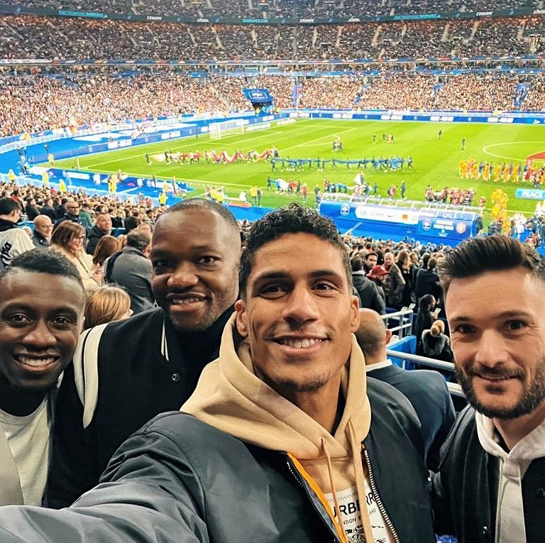 _BeFootball's tweet photo. Le selfie des retraités 🤳⭐️🇫🇷#FRANED https://t.co/2xDuMpIlQK