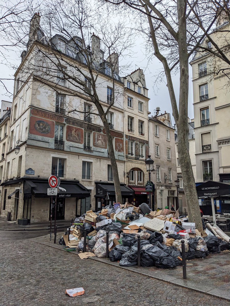 NathanStaz's tweet photo. Even the rubbish in Paris is chic https://t.co/lgdRKYTOCI