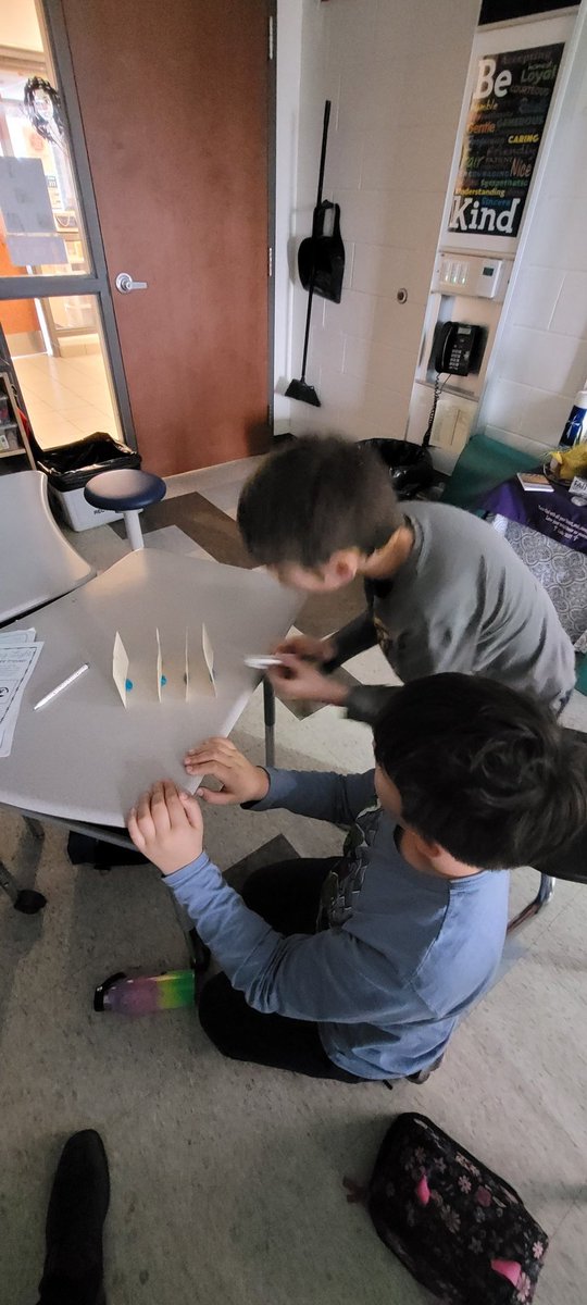 SRacco's tweet photo. Grade 4's @svdptiger learning about the properties of light by conducting some cool experiments! https://t.co/VD4hRF42PL