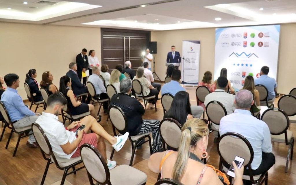 Sofiaemontiel's tweet photo. Mis felicitaciones a #VeronicaOrtega y a todo el equipo humano del @awaresortpy de #Encarnación, #Itapúa, por la certificación de Hotel con categoría 5 estrellas! 
Esta distinción es una prueba más de la calidad en los servicios turísticos de nuestro país. https://t.co/a5F0TpEUJW