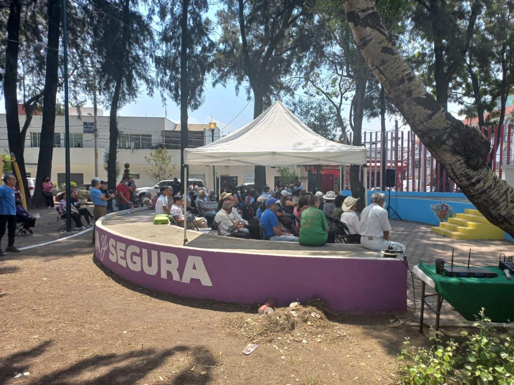 MarthaAvilaCDMX's tweet photo. 📣 Estuve en la colonia Escuadrón 201 en la @Alc_Iztapalapa, platicando de mis aportaciones como legisladora de la #4T en pro de la ciudadanía. https://t.co/dJGQL2fS11