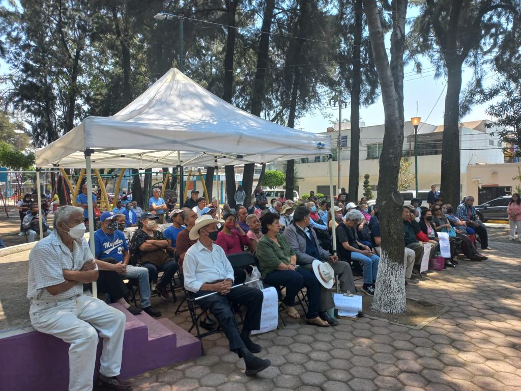 MarthaAvilaCDMX's tweet photo. Hablamos de la #Ley3de3, iniciativa que ingresé esta semana y tiene como objetivo negar el acceso a puestos de elección popular a agresores, acosadores o deudores alimenticios. 💜
#MARTHAAVILA 🦋
#terindocuentas ✍️
#sigamostransformandoiztapalapa 💜💚🌸
#NingunAgresorEnElPoder https://t.co/6eNJCcB44W