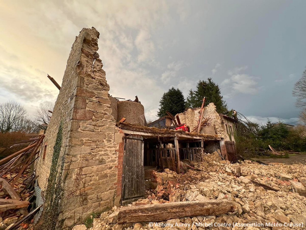 Publication du dossier sur la tornade de #Pontarion dans la #Creuse, survenue le 9 mars dernier. Les rafales maxi sont estimées proches de 200 km/h (intensité EF2), avec des dégâts parfois spectaculaires. La tornade a parcouru près de 30 km : 