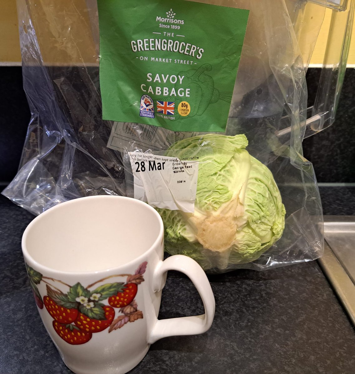 hoey28's tweet photo. #Shrinkflation in the #UK #Supermarkets or have #cabbages just got smaller @Morrisons https://t.co/jsFgEdQuZZ