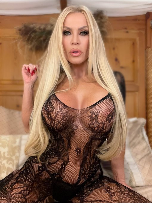 Fans RT TGIF ❤️I’m Live Amber Lynn®️Legendary Adult Film Star #Latex #FemDom #BBc #Cuck #AmberLynn https://t