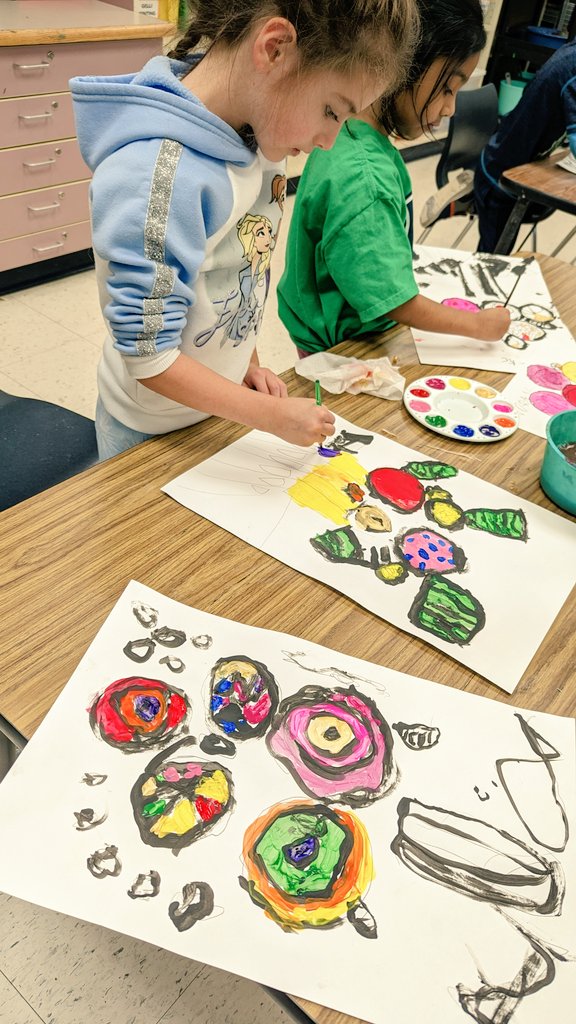 Kinder artists in a Springtime mood🌷🌼🌸🌼🌸🌷 <a href="/Costello132Ivy/">Kelley Costello</a> #IvyHillLeague