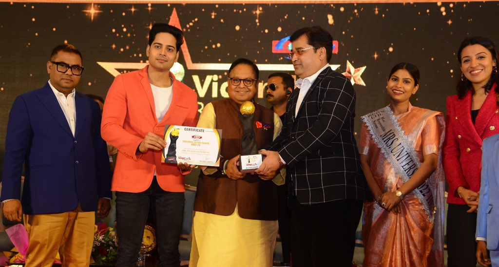 vijayjdarda's tweet photo. I am happy to honour the winners of Vidarbha Ratna Awards 2022-23 instituted by BCN News, Nagpur. I am thankful to Shri Faizan Sheikh, MD of BCN, for the hospitality &amp; warmth. These awards will encourage professionals from across various fields to take Vidarbha on the global map. https://t.co/iwCLa5KYZP