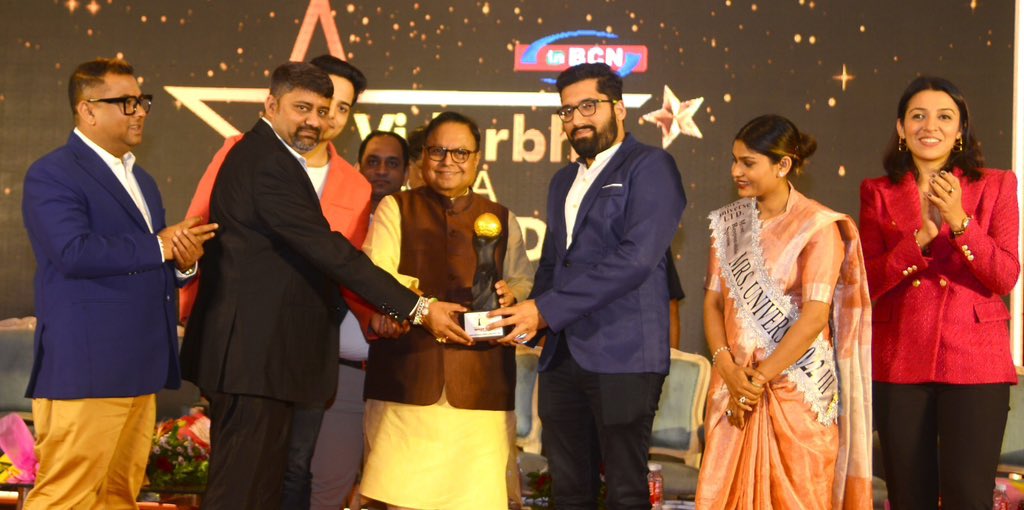 vijayjdarda's tweet photo. I am happy to honour the winners of Vidarbha Ratna Awards 2022-23 instituted by BCN News, Nagpur. I am thankful to Shri Faizan Sheikh, MD of BCN, for the hospitality &amp; warmth. These awards will encourage professionals from across various fields to take Vidarbha on the global map. https://t.co/iwCLa5KYZP