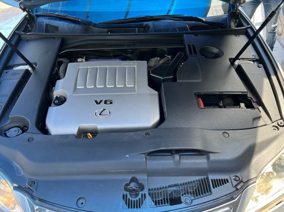 AwololaRildwan's tweet photo. STUPIDLY CLEAN TOKS🥵📌📌 💥Year 2010 PANORAMIC ROOF THUMBSTART BUTTON REVERSE CAMERA BLUETOOTH VOICE COMMAND 🥵Engine Sweet leather interior  Actual Mileage is 122k  Engine is super Sonic  Gear na form 8 M💥✅#GOOAL #TechnoxMtn5G #SuperEagles https://t.co/NZn7u2iVfP