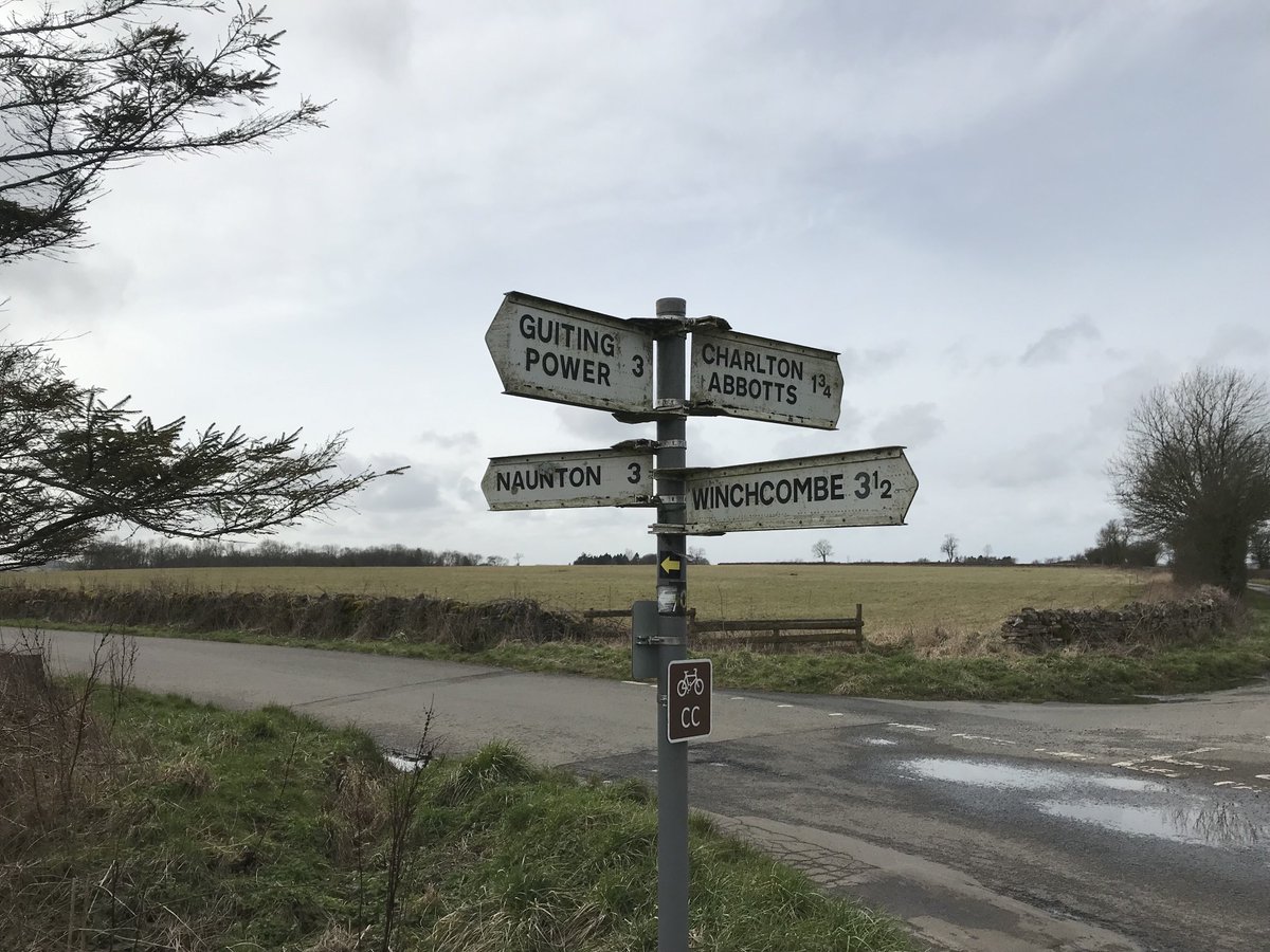 seankayesmith's tweet photo. #FingerpostFriday, photo from 13.3.22. The Roel Gate crossroads, high up in the #Cotswolds, West of #GuitingPower: with a section of the ancient Salt Way passing between #Winchcombe to a #Naunton #RoelGate https://t.co/PeA90nM4Nb