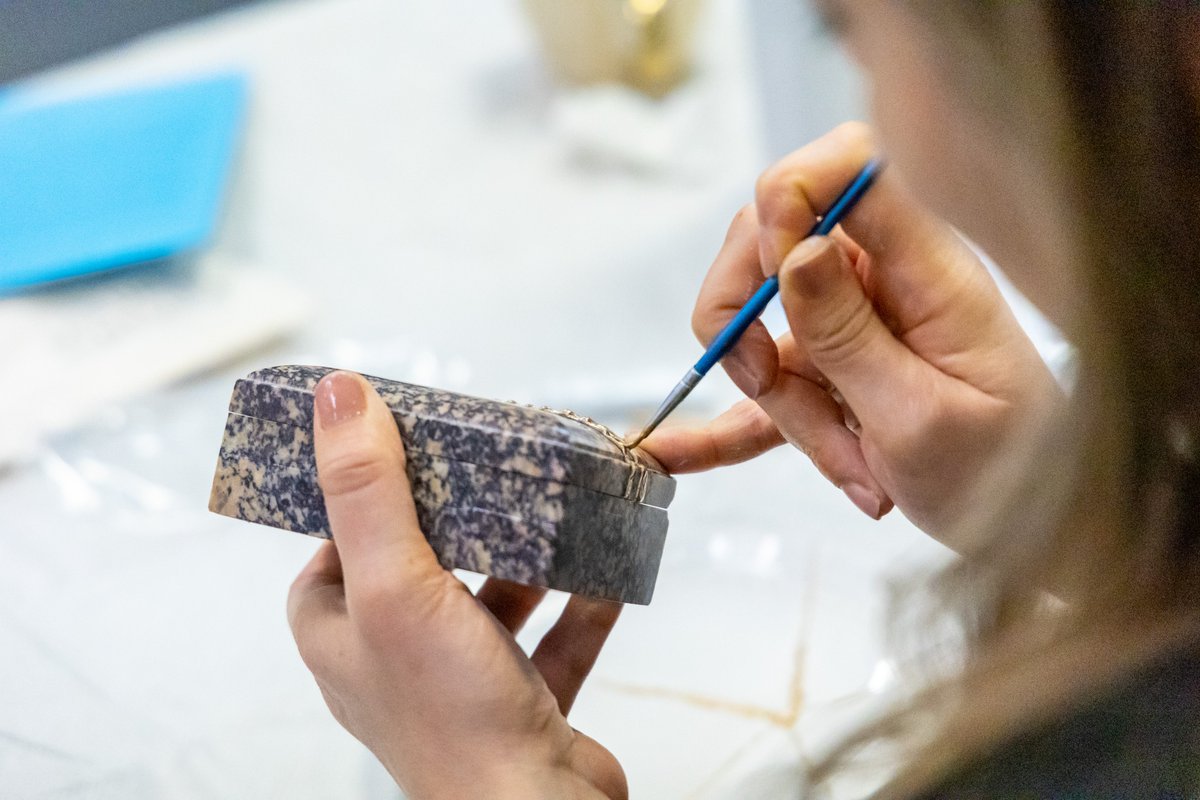 ChltFaithWork's tweet photo. The 412 Fellows recently had the opportunity to learn Kintsugi, the ancient Japanese art of mending broken pottery by reassembling the missing pieces resulting into a more beautiful and valuable vessel. https://t.co/uD6WHLMz0C