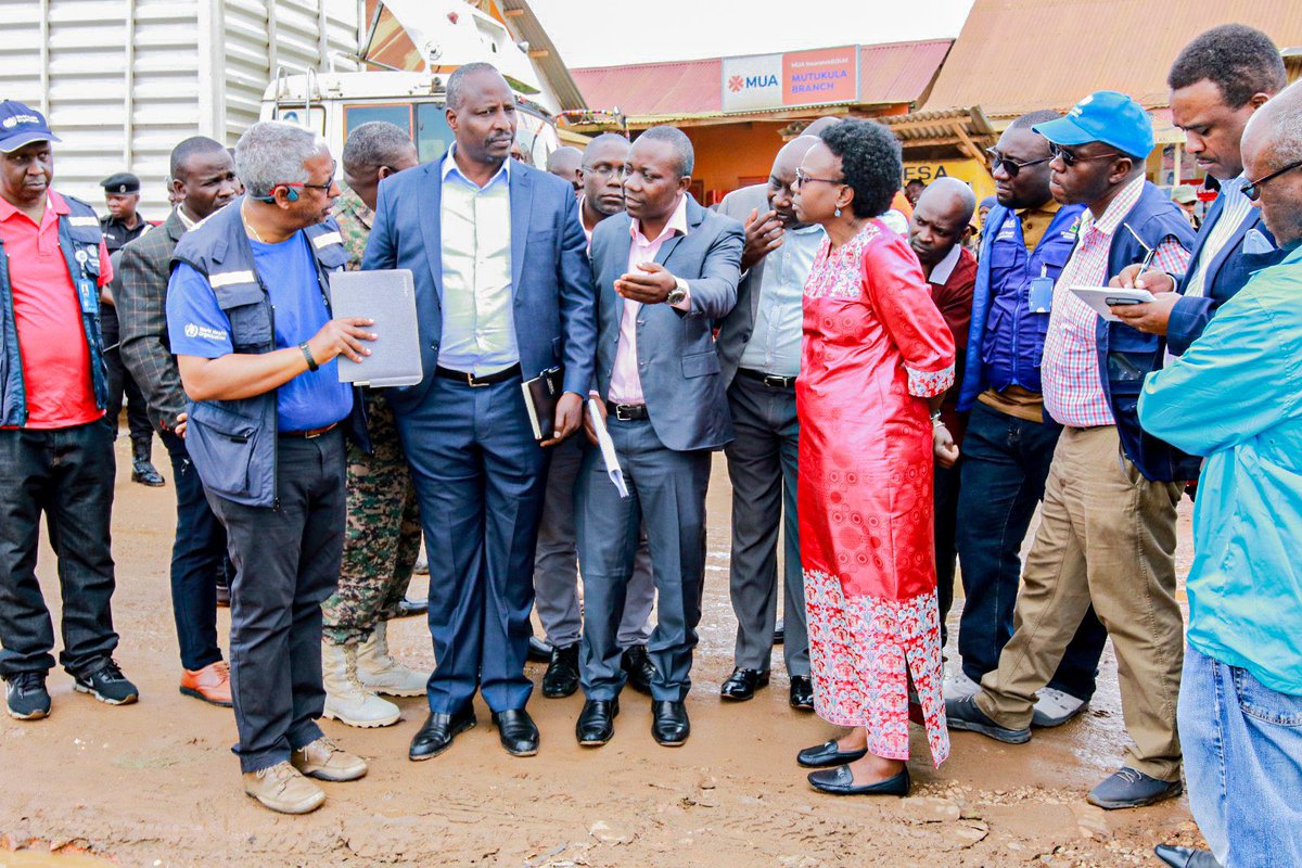 This morning, my teams, Partners and I visited Mutukula border point to assess the readiness following the confirmation of #Marburg in #Tanzania. Our teams are on ground and intensifying preparedness to prevent importation of the virus.