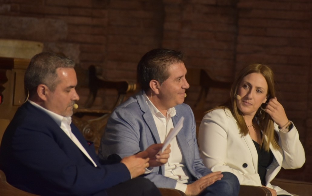 La_Cerca's tweet photo. #Albacete Cabañero subraya el papel de los Grupos de Desarrollo Rural como "los mejores ‘guías’ para ofrecer a los pueblos los ‘tratamientos diana’ que realmente necesitan" @gobjccm @dipualba @PuyDuFou_Espana @UCLM_es https://t.co/OLHieeRtqZ https://t.co/JNHLd34O59