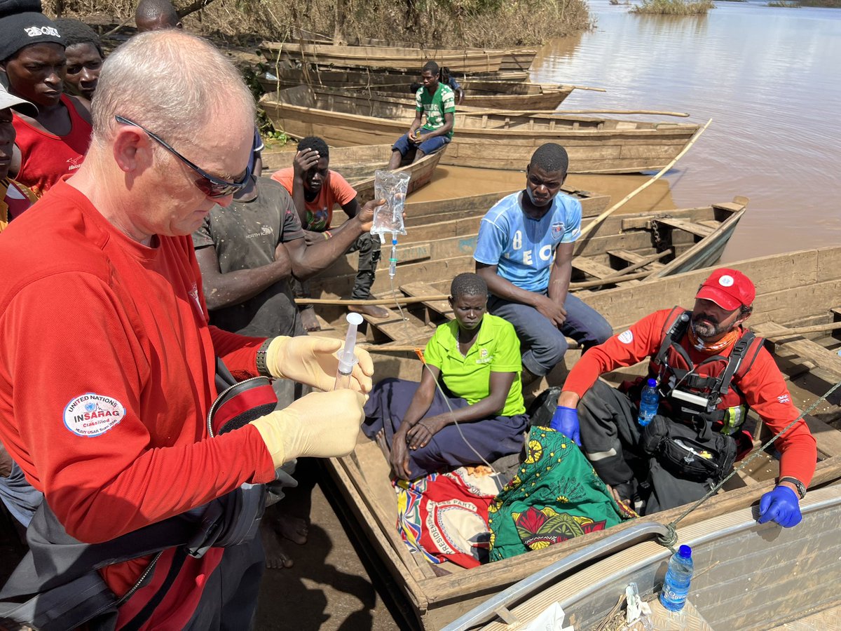 Malcolm_999's tweet photo. Joint mission, @UK_ISAR_TEAM &amp; @WFP boat to locate and rescue 80 yr old lady with open femoral fracture,
10 days after her house collapsed on her in #CycloneFreddy. In a local boat but unable to get to safety. Boat, pick-up and 4x4 move to hospital taking 7 hrs. @drjameshickman https://t.co/lWm5BB0Wsi